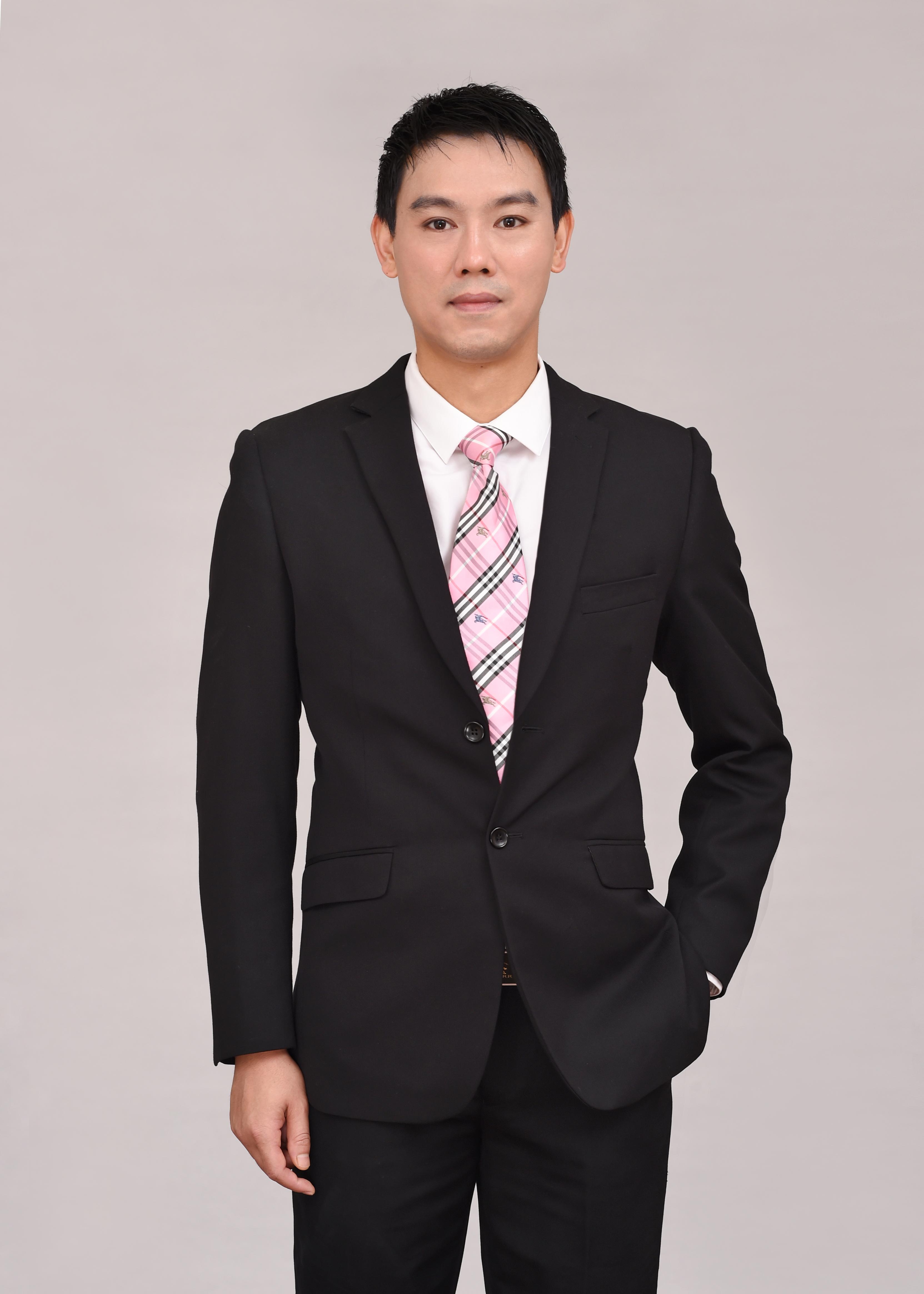 凌娟 视觉与舞美负责人